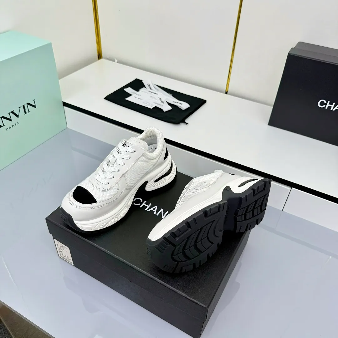 👟👟Ex-factory price 700👟👟 Chanel casual small leather shoes ~ original calfskin panda shoes Chanel 25C latest hot style panda black and white sports shoes casual sneakers small fragrance hot item classic black and white panda color coco girls must pay for it Fabric: original customized first-layer cowhide Inner: original imported breathable mesh lining Outsole: Original molded rubber + TPU combination Size: Women's 35-41
